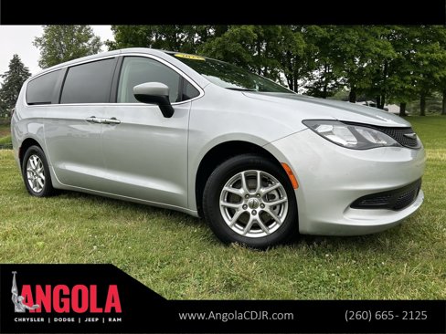 Used 2023 Chrysler Voyager LX image 1