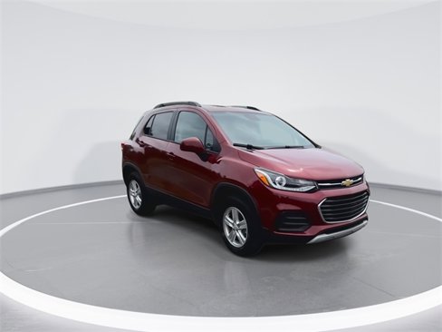 Used 2022 Chevrolet Trax LT w/ LT Convenience Package image 2