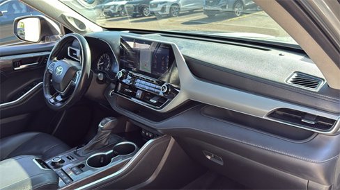 Used 2021 Toyota Highlander Platinum image 13