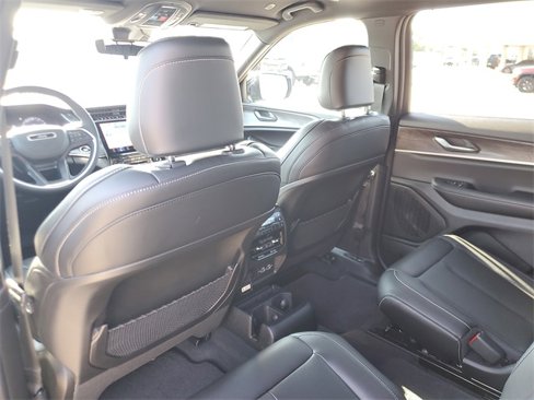 New 2025 Jeep Grand Cherokee L Limited w/ Black Appearance Package image 12