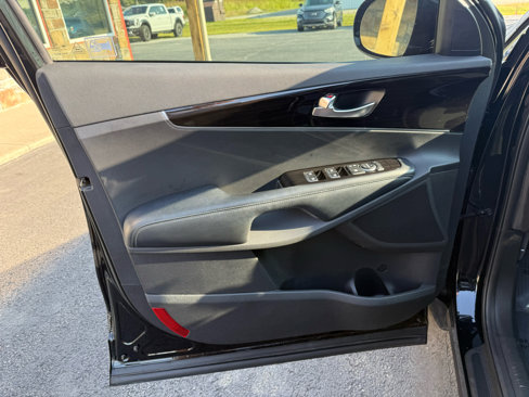 Used 2019 Kia Sorento LX image 12