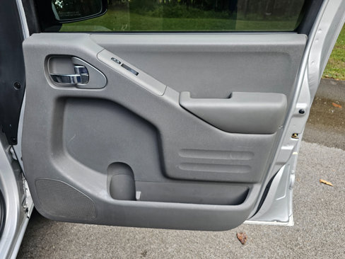 Used 2016 Nissan Frontier SV image 15