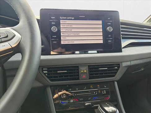 Certified 2025 Volkswagen Jetta SE image 15