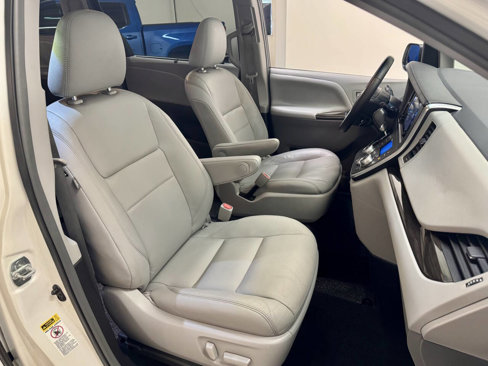 Used 2015 Toyota Sienna XLE image 15
