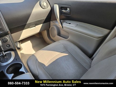 Used 2011 Nissan Rogue SV w/ SL Pkg image 15