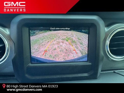 Used 2018 Jeep Wrangler Unlimited Sahara w/ Cold Weather Group image 18