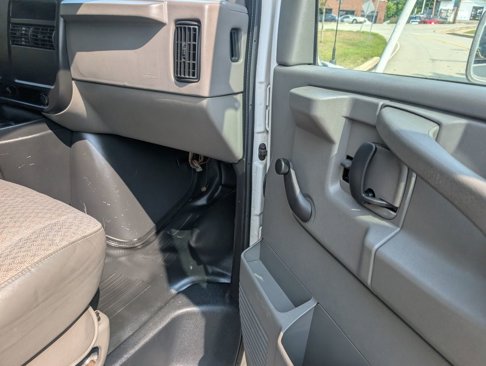 Used 2004 Chevrolet Express 3500 image 24