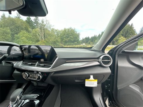 New 2025 Chevrolet Trax ACTIV w/ Sunroof Package image 28