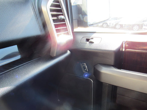 Used 2015 Ford F150 Platinum w/ Equipment Group 701A Luxury image 32