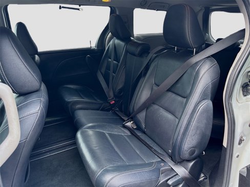 Used 2017 Toyota Sienna SE image 22
