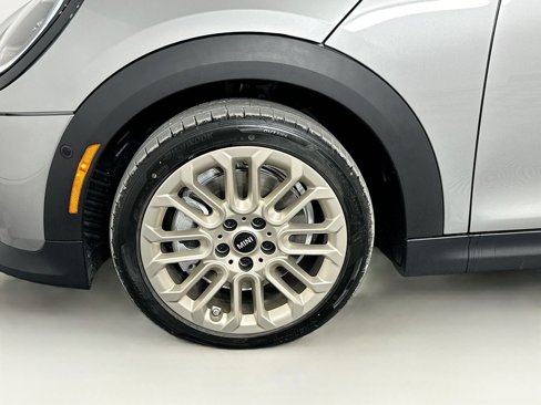 Certified 2025 MINI Cooper 2-Door Hardtop image 22