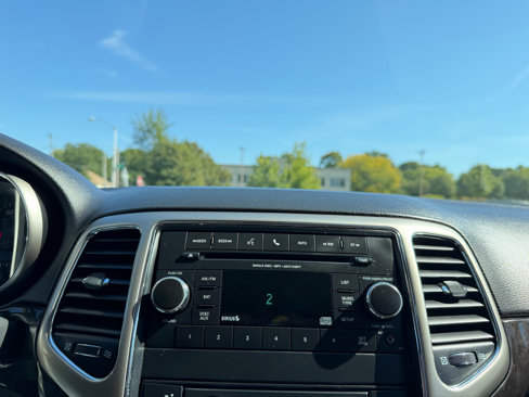 Used 2012 Jeep Grand Cherokee Laredo image 12