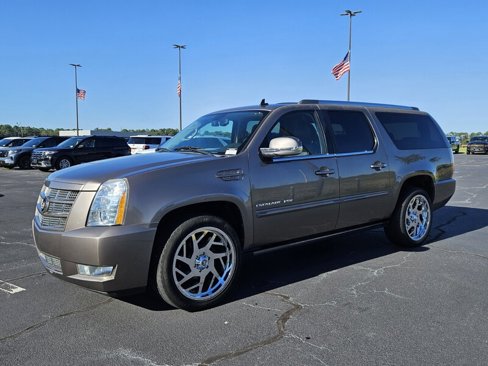 Used 2014 Cadillac Escalade ESV Premium image 3