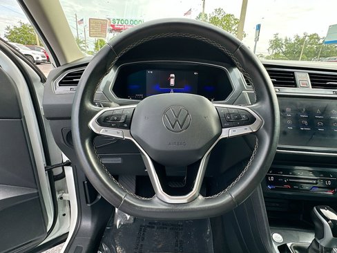 Used 2023 Volkswagen Tiguan SE image 12