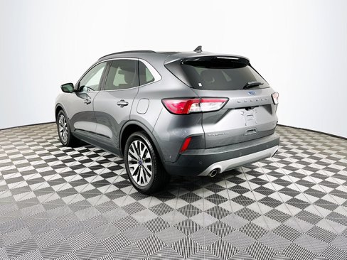 Used 2021 Ford Escape Titanium image 5