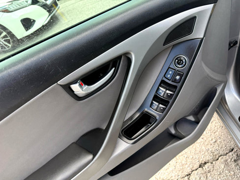 Used 2014 Hyundai Elantra Limited image 13