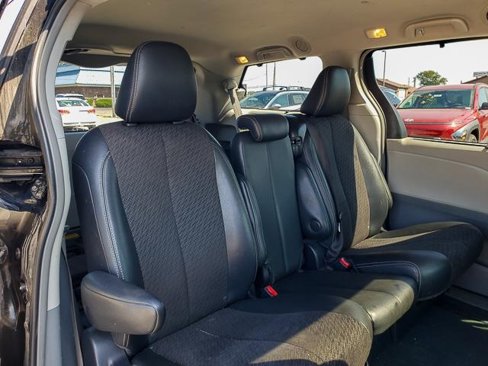 Used 2014 Toyota Sienna SE image 26
