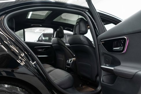 Used 2025 Mercedes-Benz C 300 4MATIC Sedan image 12