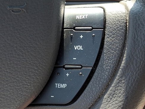 Used 2009 Lincoln Town Car Signature Limited image 24