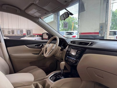Used 2015 Nissan Rogue SV image 28