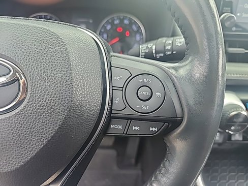 Used 2020 Toyota RAV4 XLE image 26