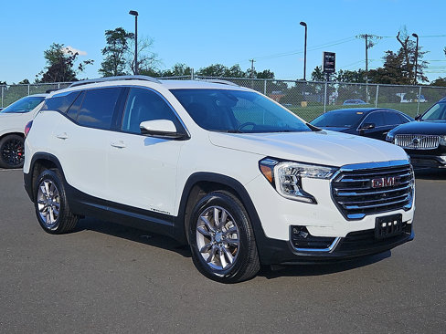 Certified 2022 GMC Terrain SLT w/ Infotainment Package II image 1