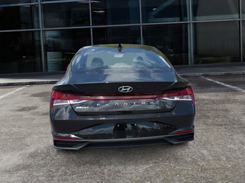 Used 2023 Hyundai Elantra SEL w/ Winter Weather Package image 5