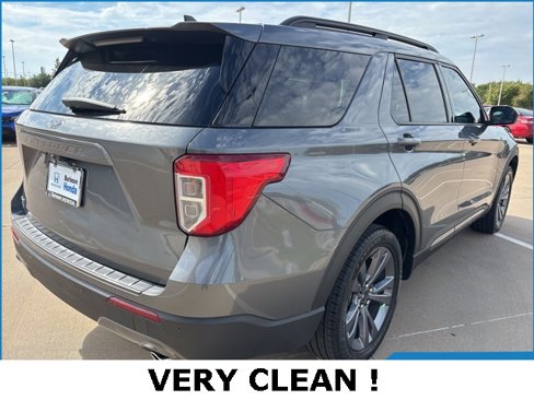 Used 2022 Ford Explorer XLT w/ Equipment Group 202A image 3