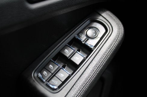 Certified 2018 Porsche Macan image 19