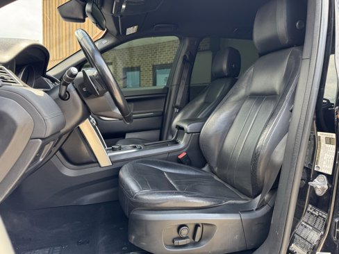 Used 2018 Land Rover Discovery Sport SE image 25