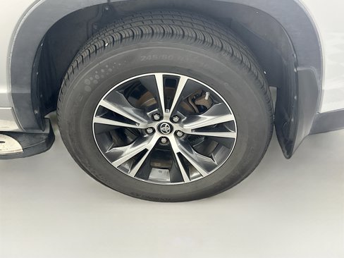 Used 2017 Toyota Highlander LE image 11