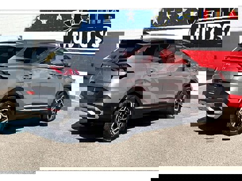Used 2023 Kia Sportage LX image 2