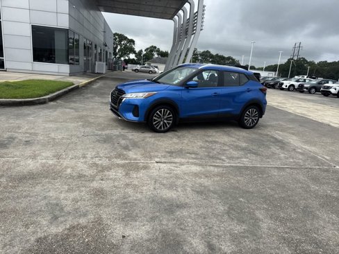 Used 2021 Nissan Kicks SV image 2