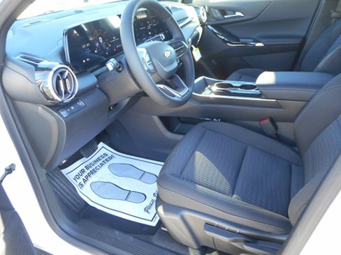 New 2025 Chevrolet Equinox LT w/ Safety and Technology Package image 9