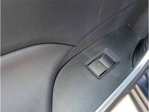 Used 2022 Toyota RAV4 XLE w/ Convenience Package image 12