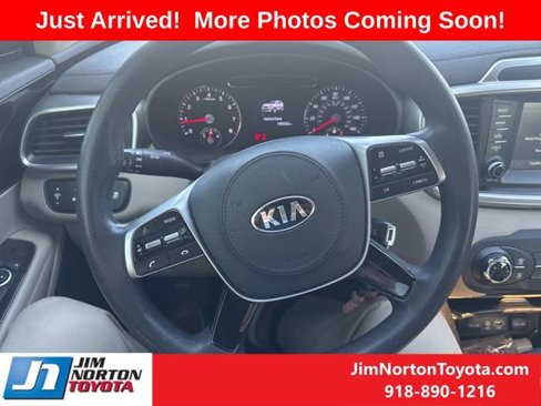 Used 2019 Kia Sorento LX image 8