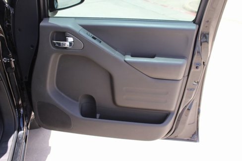 Used 2019 Nissan Frontier SV image 5