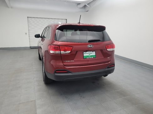Used 2017 Kia Sorento LX image 6