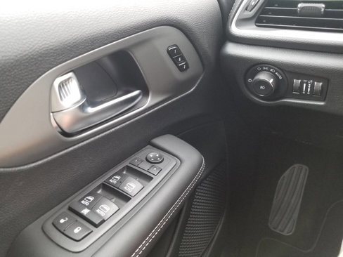 New 2025 Chrysler Pacifica Select image 39