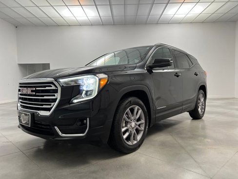 Used 2023 GMC Terrain SLT image 3