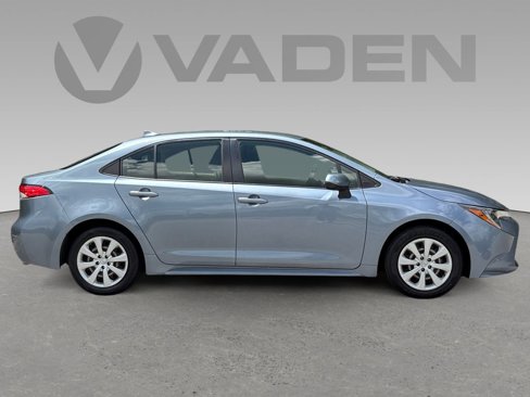 Used 2022 Toyota Corolla LE image 4