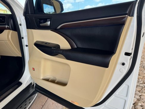 Used 2016 Toyota Highlander Limited image 32