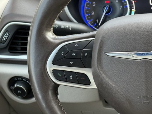 Used 2018 Chrysler Pacifica Touring-L Plus image 26