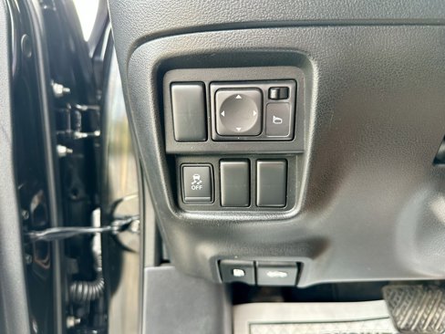 Used 2013 Nissan Juke S image 16
