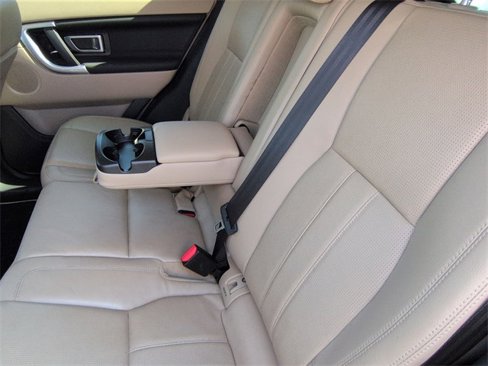 Used 2017 Land Rover Discovery Sport HSE image 28