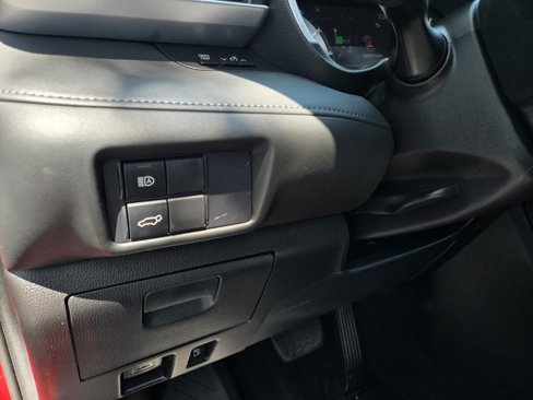Used 2021 Toyota Highlander XLE image 23