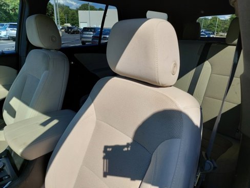Used 2022 Chevrolet Traverse LS image 6