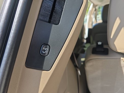Used 2011 Chrysler Town & Country Touring-L w/ Driver Convenience Group image 32