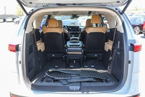 Used 2024 Kia Carnival EX image 31