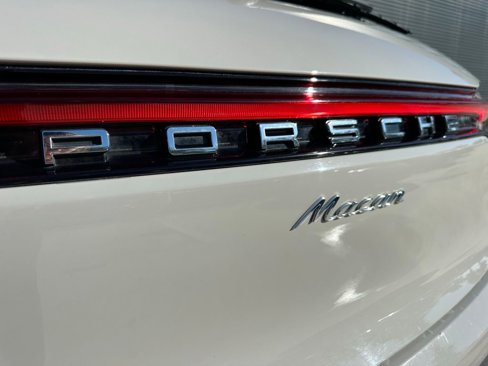 Used 2022 Porsche Macan image 14